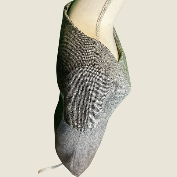 BCBGMaxAzria Black & White Tweed Scoopneck Short Sleeve
Mini Shift Dress Size M - Picture 10 of 13